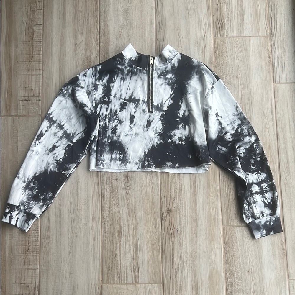 Black and White Tie-Dye Cropped Sweatshirt